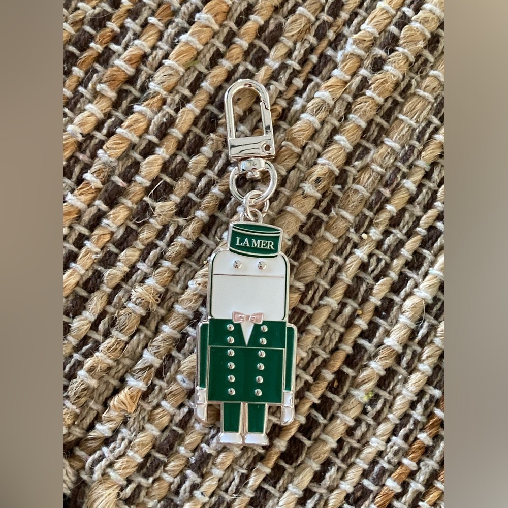 La Mer bundle makeup bag and keychain/ bag charm - Picture 2 of 9
